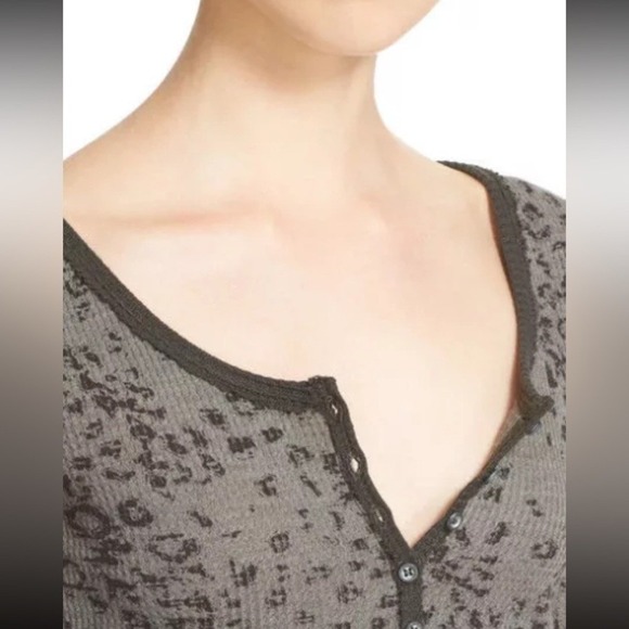 Free People Davis Printed Henley Thermal Top green size M‎ NWOT waffle - Picture 4 of 5